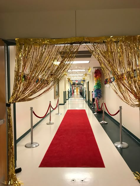 Hollywood Themed School Dance, Hoco Dance Decorations, Vip Dance Theme, Red Carpet Theme Dance, Night In New York Dance Theme, Red Carpet Banquet Theme, Red Carpet Classroom Theme, Hollywood Hallway Decorations, Middle School Dance Decorations