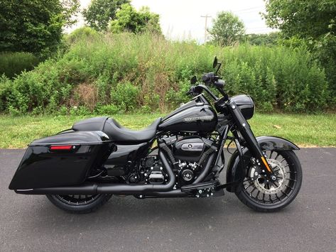 2018 Road King Special Vivid Black Harley Davidson Motorcycles Road King, Road King Special, Harley Davidson Road King, Harley Davidson Softail, Custom Motorcycles Harley, Road Glide Special, Street Glide Special, Harley Davidson Fatboy, Road King Classic