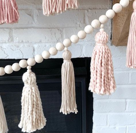 Wood Bead And Tassel Garland, Garland Display Craft Show, Diy Wood Bead Garland, Diy Tassels, Diy Snowman Decorations, Diy Tassel Garland, Wood Beads Diy, Garland Ideas, Diy Christmas Garland