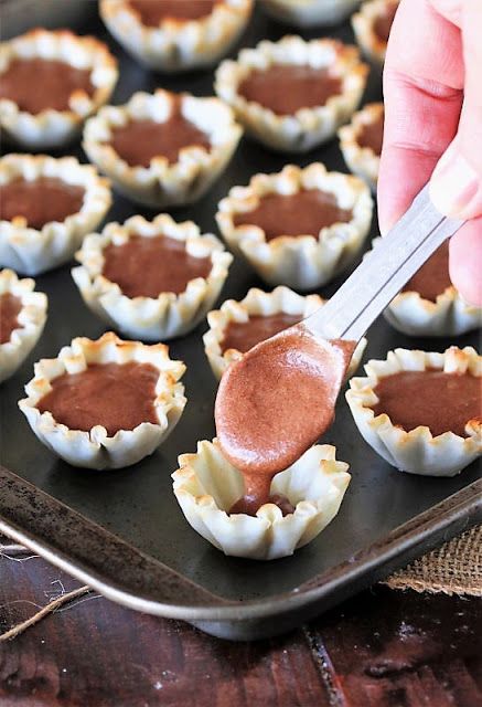 How to Make Chocolate Chess Pie Tartlets Image Christmas Dessert Buffet, Pie Tartlets, Party Food Trays, Chocolate Chess Pie, Chess Pie, Dessert Toppings, Christmas Dessert, Food Tray, Dessert Buffet