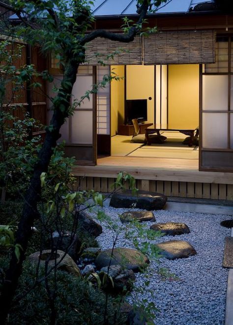 Machiya Kyoto: Best Traditional Style Hotels in Kyoto - Japan Web Magazine Japanese House Aesthetic, Kyo Machiya, Kyoto House, Japanese Room Decor, Zen Garden Ideas, Japan House Design, Machiya House, Traditional Japanese Home, Japanese House Design