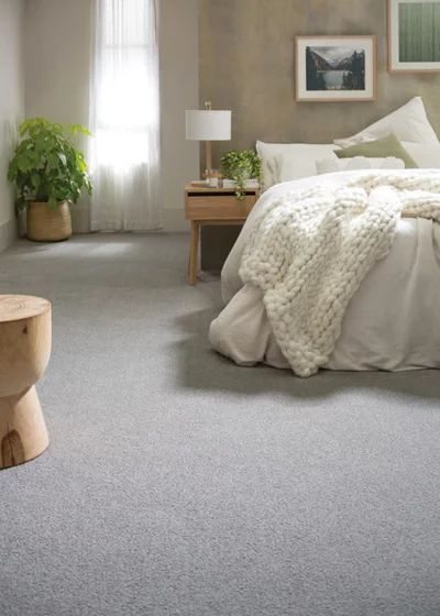 Soft Touch: How to Choose Carpet for Your Bedroom Grey Carpet Bedroom, Light Gray Carpet, Home Depot Carpet, Carpet For Bedroom, Hallway Carpet Runners, Carpet Bedroom, Beige Carpet, Types Of Carpet, Best Carpet