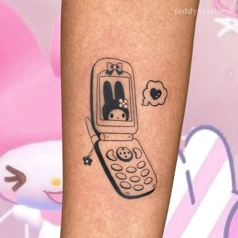 Flip Phone Tattoo Design, Phone Tattoo Ideas, My Melody Flip Phone, Amira Tattoo, Flip Phone Tattoo, Flip Phone Drawing, Kawaii Flash Tattoo, Cute Clown Tattoo, Artist Tattoo Design