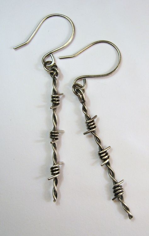 Barbed Wire Earrings, Anting Manik, Grunge Jewelry, Fest Outfits, Earrings Ideas, Diy Wire Jewelry, Wire Work Jewelry, Barbed Wire, Handmade Wire Jewelry