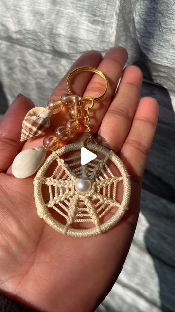 Dreamcatcher Keychain, Dream Catcher Keychain, Dream Catcher Tutorial, Dream Catcher Craft, Handmade Keychains, Handmade Keychain, Macrame Projects, Girly Pictures, Craft Fair