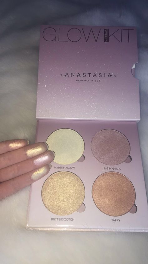 Anastasia Beverly Hills sweets glow kit Anastasia Glow Kit, Makeup Pallets, Glow Kit, Makeup Needs, Makeup Obsession, Makeup Goals, Makeup Palette, Makeup Designs, Anastasia Beverly Hills