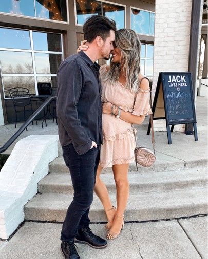 Mens Outfit Ideas, Photoshoot Couple Poses, Sarah Knuth, Angel Baby Girl, Couple Funny, Photoshoot Couple, Spring Photoshoot, Spring Pictures, Richard Madden