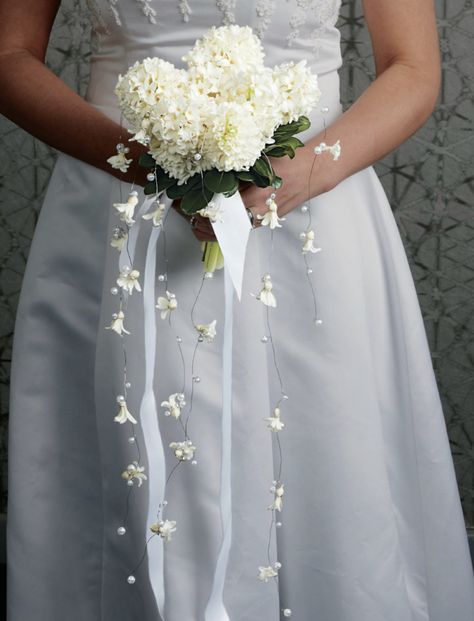 Roses Bouquet Gift, Unique Bridal Bouquets, Summer Wedding Bouquets, Hand Bouquet, Unique Bouquet, Flower Boutique, White Bridal Bouquet, White Bouquet, Wedding Mood