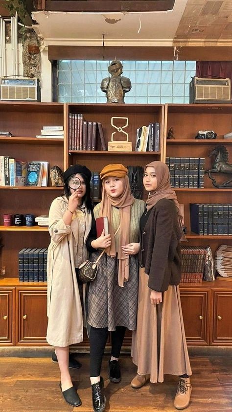 Belanda Outfit, Dark Academia Hijab Outfit, Yearbook Vintage Outfit Hijab, Ootd 90s Style Hijab, Ootd Hijab Vintage Style, Outfit 90s Style Hijab, Retro Style Hijab 90s, Dark Academia Hijab, Vintage Outfit Hijab