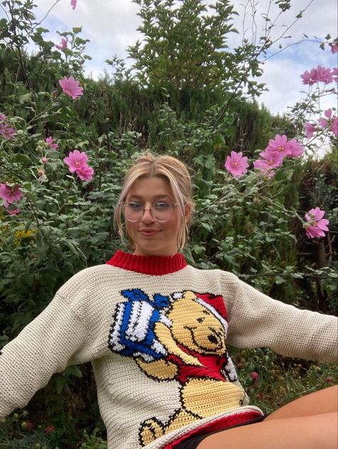 Disney Knit Sweater, Winnie The Pooh Crochet Sweater, Crochet Disney Sweater, Crochet Disney Clothes, Crochet Christmas Jumper Pattern Free, Crochet Sweater Christmas, Christmas Jumper Aesthetic, Crochet Christmas Jumper, Crochet Christmas Clothes