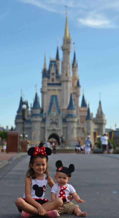 Raising them right...  Magic Kingdom, Walt Disney World Sibling Pics, Disney Picture Ideas, Disney Photo Ideas, Disney World Pictures, Disney Pics, Family Disney Trip, Cute Disney Pictures, Main Street Usa, Disney Photography