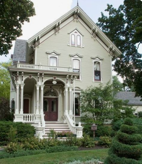 Victorian Farmhouse Exterior, Victorian Homes Exterior, Victorian Style House, Folk Victorian, Farmhouse Exterior Design, Exterior Design Ideas, Victorian Farmhouse, Casa Vintage, Victorian Architecture