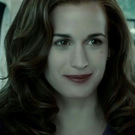 Follow the life of Alexandria Eve Hunter! An anciet vampire that come… #fanfiction # Fan-Fiction # amreading # books # wattpad Esme Cullen, Elizabeth Reaser, Rosalie Hale, Twilight 2008, Twilight Photos, The Cullen, Alice Cullen, Twilight Pictures, Twilight Series