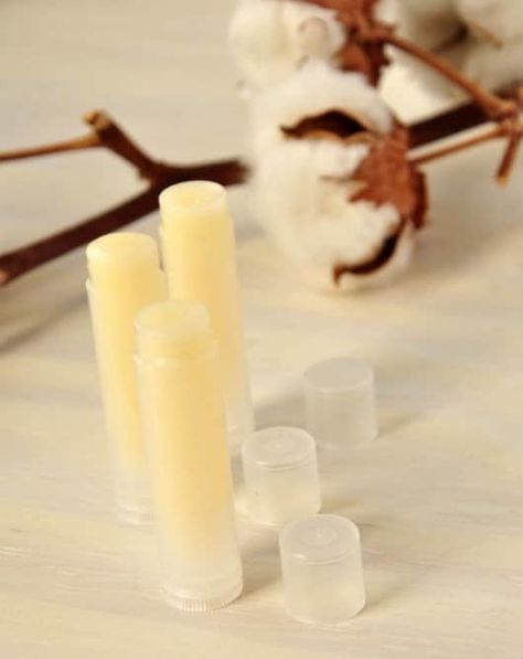 Diy Candles Recipe, Vegan Lip Balm Recipe, Candles Recipe, Skin Hacks, Lip Balm Recipe, Wax Lips, Lip Care Diy, Homemade Spa, Balm Recipe