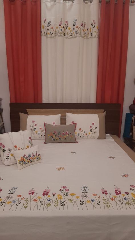 Painted Bed Sheets Design, Kushan Cover Design Handmade, Hand Embroidery On Bedsheets, Bed Chadar Design Hand Work, Bedsheet Designs Embroidery, Hand Work Bedsheets Design, Bedsheets Designs Embroidery, Bedsheet Embroidery Design Handmade, Bedsheets Designs Handmade