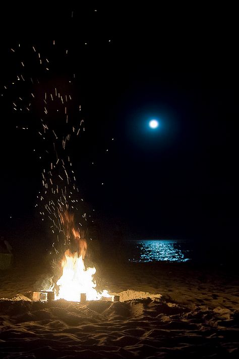 Night On The Beach, Beach Fire, Beach At Night, Fire Photography, Beach Bonfire, Beach Night, World Photography, Beach Photos, The Fire