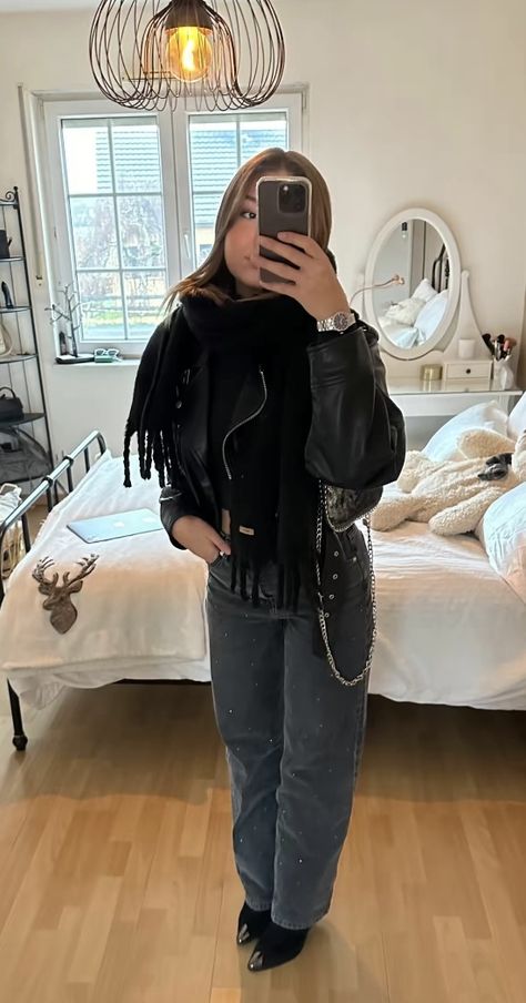 Outfit Perfecto Noir, Ootd Jean Noir, Outfit Avec Blazer, Ootd Rainy Day, Ootd Jeans, Outfit Jeans, Model Look, Stockholm Fashion, Winter Fits