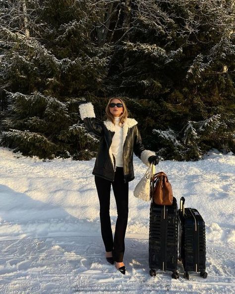 Holiday Cameron Diaz, Effortlessly Pretty, Ski Aesthetic, Chic Winter Outfits, Winter Inspo, Pondicherry, Winter Fit, Italy Outfits, St Moritz