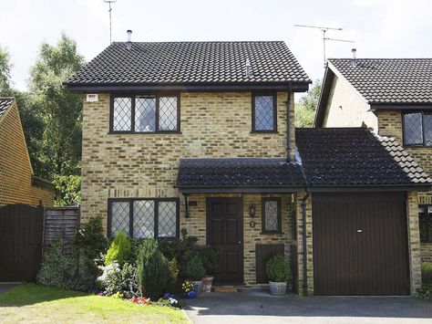 Harry Potter's '4 Privet Drive' Home Is For Sale 4 Privet Drive, Harry Potter Quilt, Lily Potter, Under Stairs Cupboard, Potters House, The Sorcerer's Stone, Harry Potter Houses, Harry Potter Drawings, Childhood Home