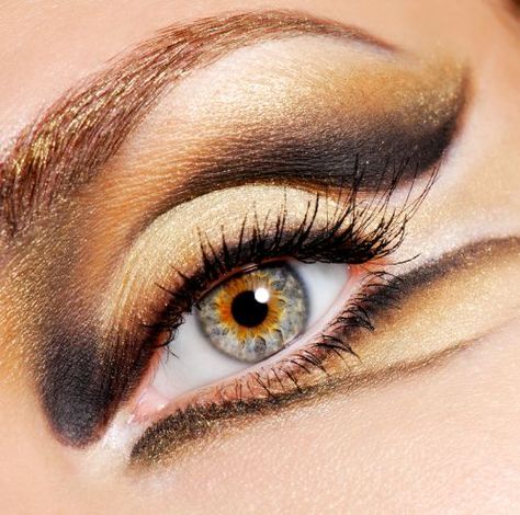 Gold Eyes for Night Makeup Ideas via Lion Makeup, Carnaval Make-up, Tiger Makeup, Fantasy Make-up, Animal Makeup, Hazel Eye Makeup, Gold Eye Makeup, Eye Makeup Styles, Cute Eye Makeup