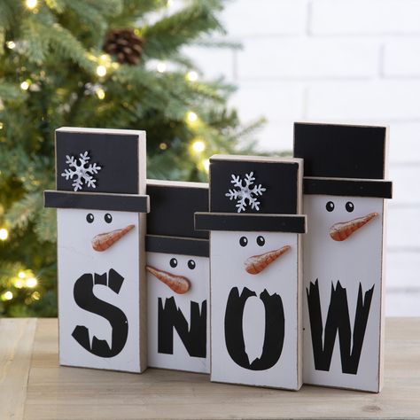 Wooden Christmas Table Decorations, Wood Stuff Ideas, Small Pieces Of Wood Projects, Wooden Winter Decor, Christmas Selling Ideas, Wood Block Projects, 2x4 Christmas Crafts, Cricut Holiday Projects, Simple Wood Projects For Kids