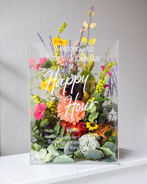 Flower Shop Design, Event Menu, Acrylic Signage, Flower Bouquet Diy, Flower Box Gift, Creative Flower Arrangements, Flower Gift Ideas, Flower Business, Acrylic Flower