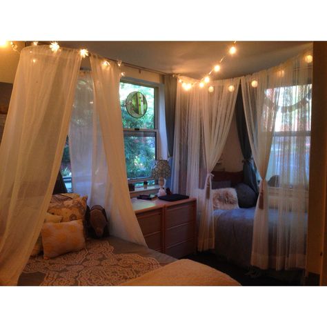 My boho Humboldt dorm room Dorm Room Canopy, Dorms Ideas, Cool Dorm, Dream Dorm, Dorm Sweet Dorm, Dorm Inspiration, Dorm Diy, Cool Dorm Rooms, College Dorms