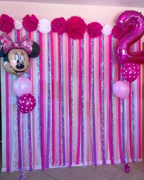 Diy Minnie Mouse Birthday Party Ideas, Minnie Mouse Birthday 4, Minnie Mouse Food Table, Diy Minnie Birthday, Minnie Mouse Wall Decor, Minnie Mouse 3 Birthday Party Ideas, Minnie Mouse 1st Birthday Party Ideas Diy, Minnie Mouse Diy Party Decorations, Minnie Mouse Theme 2nd Birthday