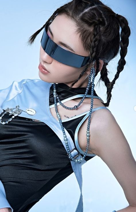 Futuristic Fashion Editorial Photography, Cyberpunk Reference Photo, Futuristic Portrait Photography, Futuristic Fashion Photoshoot, Y2k Futuristic Fashion, Futuristic Dystopian Fashion, Futuristic Poses, Cyberpunk Outfits Female, Cyberpunk Poses