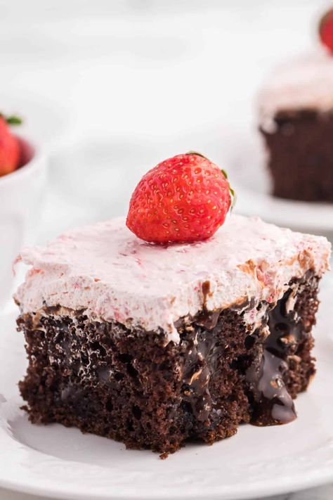 Poke Cake Recipes Strawberry, Chocolate Strawberry Poke Cake, Strawberry Poke Cake With Fresh Strawberries, Strawberry Soda Pop Poke Cake, Creamsicle Cookie Recipe, Strawberry Poke Hole Cake, Cake Batter Fudge, Cake Mix Cobbler, Strawberry And Chocolate