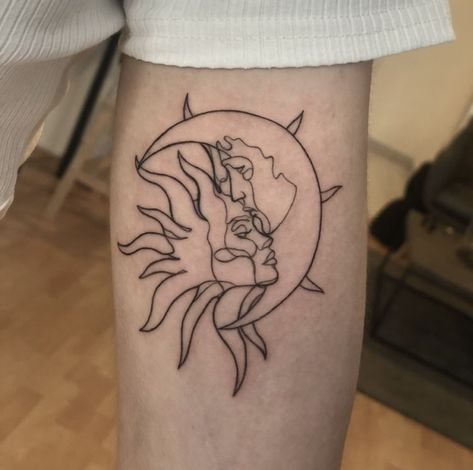 Watercolor Heart Tattoos, Continuous Line Tattoo, Tattoo Sonne, Clavicle Tattoo, Tattoo Linework, Feminist Tattoo, Castle Tattoo, Medusa Tattoo Design, Sun And Moon Tattoo