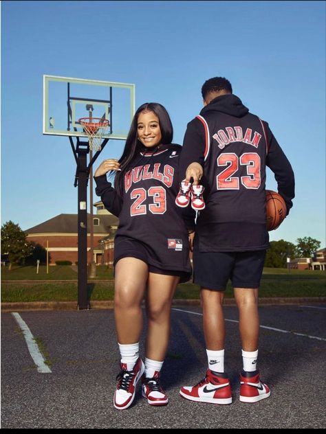 Nba Wife Aesthetic Outfits, Cute Black Couples Matching Outfits, Couple Goal Matching Outfits, Nba Wife Aesthetic, Black Couples Matching Outfits, Family Pregnancy Photoshoot, Bf Outfits, Cheer Couples, Nba Wife