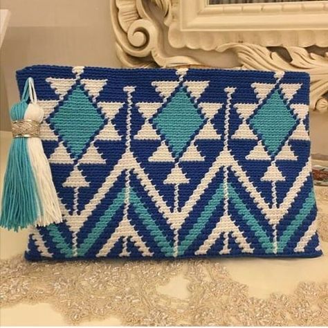 Tapestry Bag Pattern Free, Tapestry Crochet Patterns Bags, Wayuu Bags Pattern Free, Crochet Clutch Free Pattern, Tapestry Crochet Patterns Free, Modern Haken, Wayuu Bags Pattern, Mochila Crochet, Free Crochet Bag