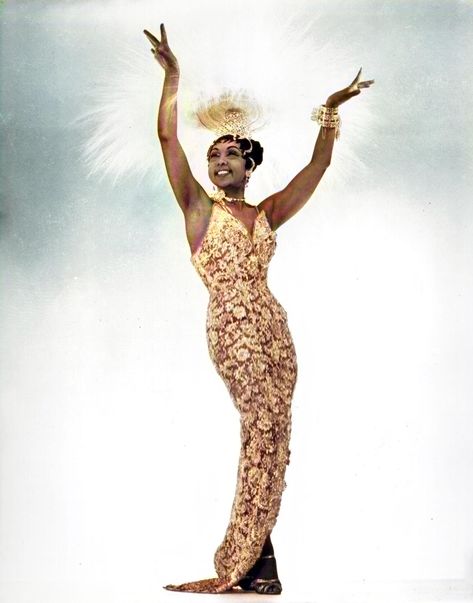 Josephine Baker Josephine Baker Inspired Fashion, Josephine Baker Fashion, Josefine Baker, Josephine Baker Makeup, Josephine Baker Style, Joselines Cabaret, Decades Aesthetic, 1920s Josephine Baker, 1920s Looks