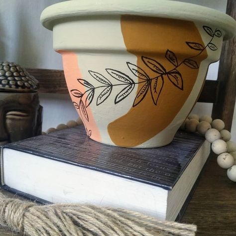 Painted Plant Pot, Terra Cotta Plant, Painted Plant Pots, Terracotta Plant Pots, Plate Art, Hand Painting, Diy Style, Terra Cotta, Plant Pot