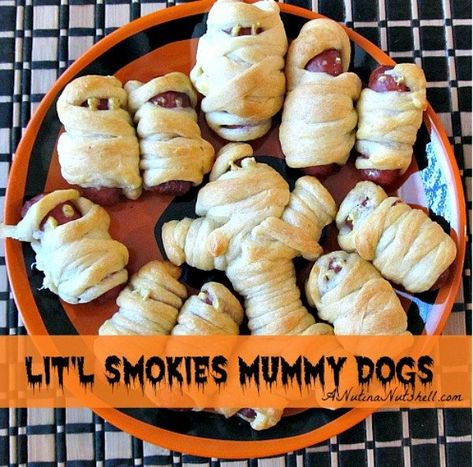 Mummy Dogs With Lil Smokies, Mummy Lil Smokies, Lil Smokies Halloween Recipes, Halloween Little Smokies, Halloween Lil Smokies, Cocktail Weenies, Easy Halloween Party Food, Little Smokies, Lil Smokies