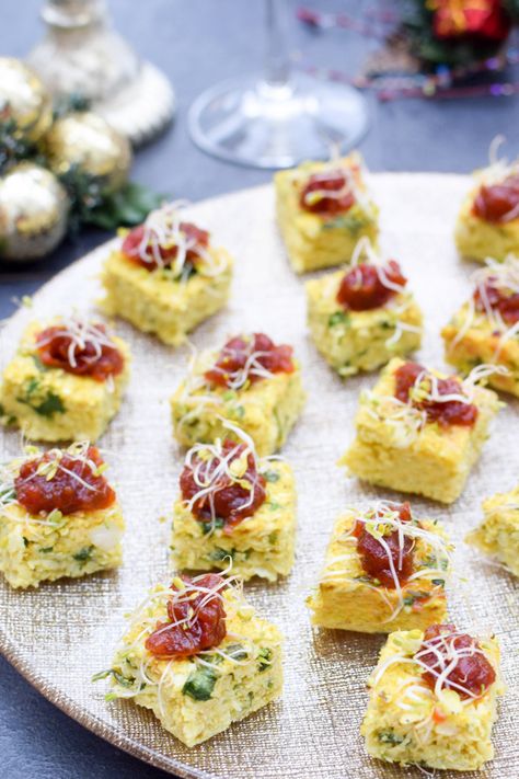 Canapes Ideas, Vegetarian Canapes, Vegetarian Finger Food, Vegetarian Party, Vegetarian Party Food, Vegan Cashew Cheese, Curried Cauliflower, Canapes Recipes, Vegetarian Gluten Free