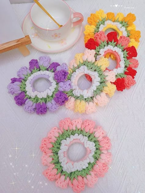 Crochet Scrunchie Pattern Free Hair Ties, Cute Crochet Hair Accessories, Crochet Flower Hair Accessories, Crochet Flower Hair Tie, Crochet Flower Scrunchie, Hair Tie Diy, Diy Crochet Hair Accessories, Hair Tie Crochet, Crochet Hair Ties