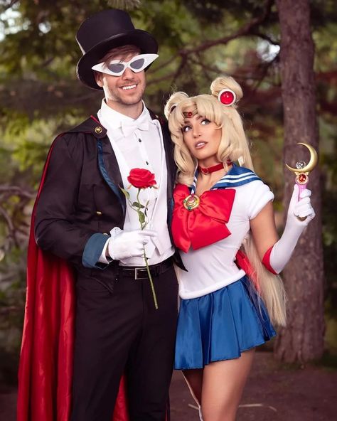 Like The Earth & The Moon 🎩🌙🌹 @thereellisamancinerh as Sailor Moon @nate.k.weir as Tuxedo Mask Photographed by @altovenue #SailorMoon #SerenaTsukino #UsagiTsukino #PrincessSerenity #TuxedoMask #ChibaMamoru #MamoruChiba #SailorScout #SailorMoonCrystal #ToeiAnimation #SailorMoonCosplay #TuxedoMaskCosplay #AnimeCosplay #CosplayersOfInstsgram #CosplayersOfIG #Cosplayer #Cosplay #Anime #Couple #moonprismpower #mamushi Sailor Moon Halloween Costume, Couple Cosplays, Sailor Moon Halloween, Sailor Moon Costume, Couple Cosplay, Cute Couple Halloween, Tuxedo Mask, Couples Halloween Outfits, Cute Couple Halloween Costumes