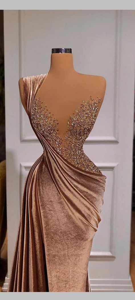 Gold Elegant Dress Classy, Light Pink Evening Gown, Glamorous Dresses Elegant Evening, Dresses For Award Shows, Met Gala Prom Dress, Gold Gala Dress, Gold Elegant Dress, Md Dresses, Dresses Glam