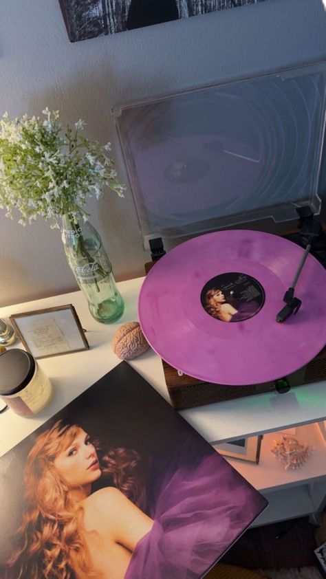 taylor swift, speak now, taylor’s version, purple, vinyl, shelf, music, record Taylor Swift Records, Swiftie Core, Taylor Swift Cd, Swiftie Aesthetic, Taylor Version, Vinyl Shelf, Purple Vinyl, Vinyl Aesthetic, Taylor Swift Speak Now