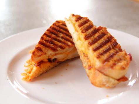 Get Chicken Bacon Ranch Panini Recipe from Food Network Chicken Bacon Ranch Panini, Pioneer Woman Recipes Chicken, Panini Recipe, Ree Drummond Recipes, Panini Recipes, Spicy Mustard, Food Network Canada, Sandwich Ingredients, Carb Snacks