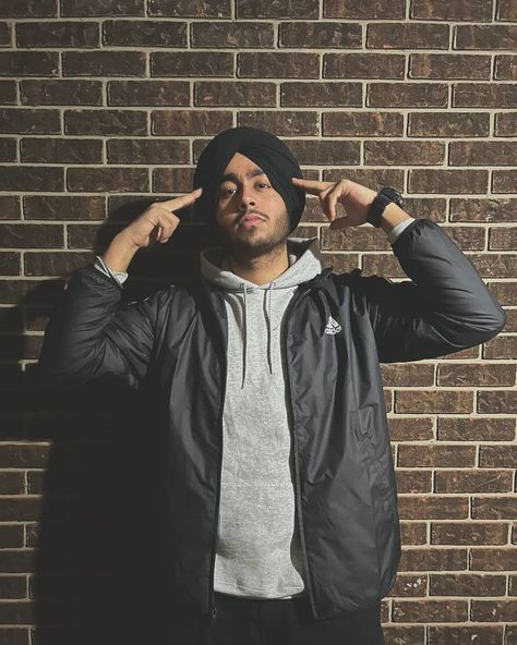 Math Wallpaper, Punjabi Singer, Ammy Virk, Sportswear Outfits, Instagram Editor, Stay Down, New Photo Download, Famous Singers, Instagram Logo