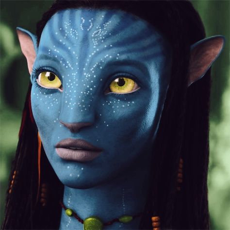 Avatar Face Markings, Easy Avatar Makeup, Simple Avatar Makeup, Avatar Eye Makeup, Avatar The Way Of Water Makeup, Avatar Makeup Look Simple, Avatar Makeup Halloween, Avatar Face Paint, Avatar Inspired Makeup