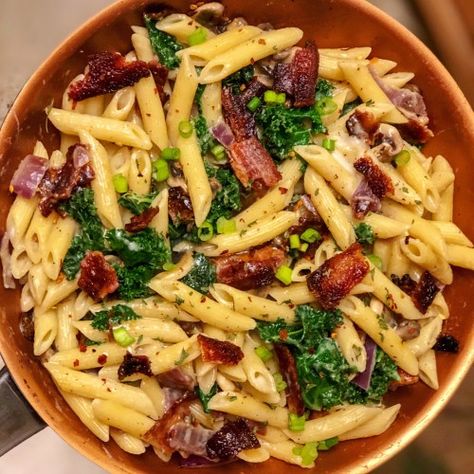 Bacon Kale & Mushroom Pasta – Jamieson Diaries Bacon Kale, Quick Meals To Make, Mushroom Recipes Pasta, Bacon Stuffed Mushrooms, Easy Bacon, Pasta Pot, Mushroom Pasta, Sauteed Veggies, Mushroom Recipes