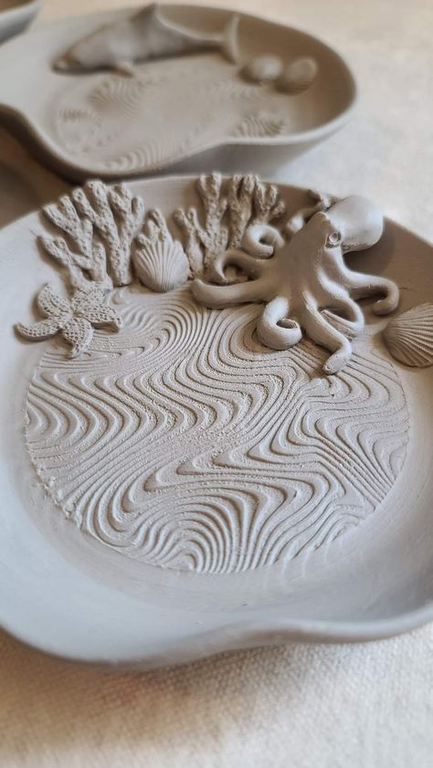 Cute Things To Make In Ceramics, Ceramics Stamp Ideas, Clay Pattern Ideas, Pottery Inspiration Aesthetic, Ceramic Art Animals, Clay Slabs Ideas, Ceramic Nature Ideas, Ceramic Art Pieces, Ceramic Bowl Ideas Design