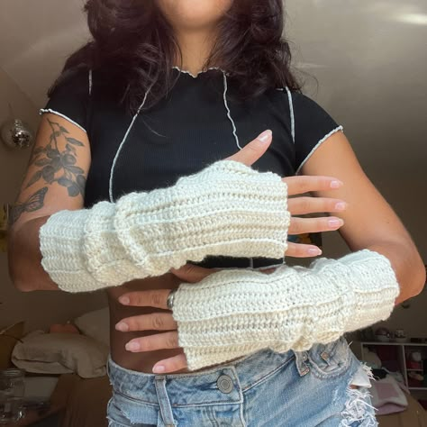 Crochet Finger Less Gloves Designs Ideas | Kingston Designs Arm Warmers Crochet, Crochet Arm Warmers, Crochet Hand Warmers, Crochet Wrist Warmers, Crochet Leg Warmers, Winter Crochet, Gloves Fashion, Y2k Accessories, Gloves Design