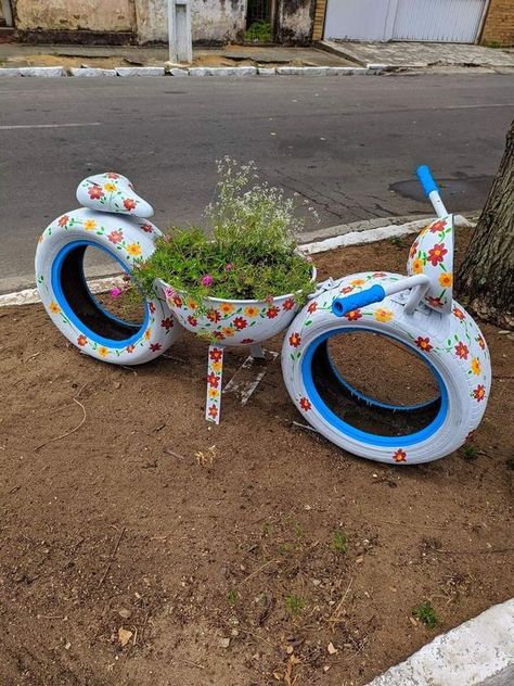 Tyre Garden, Tire Craft, Planters Diy, Tire Garden, Recycled Garden Art, Tire Planters, Tire Art, نباتات منزلية, Tyres Recycle