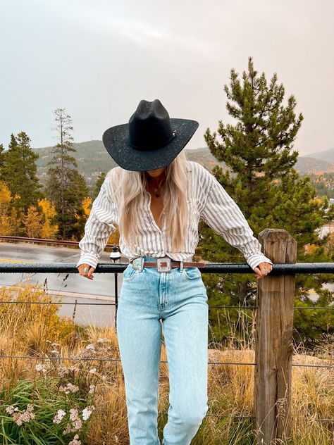 Cute Western Outfits Bachelorette, Vintage Country Outfits Woman Clothing, Modern Day Cowgirl Outfit, Westerncore Aesthetic Fashion, Fall Outfits 2023 Western, Practical Work Outfits Women, Western Mountain Outfit, Western First Date Outfit, Midwest Cowgirl Aesthetic