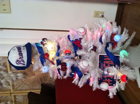 Atlanta braves homemade everything Christmas tree!!! Proud of myself! Atlanta Falcons Christmas Tree, Atlanta Braves Christmas Tree, Braves Christmas Tree, Baseball Christmas Tree, Baseball Christmas, Atlanta Braves Baseball, Baseball Room, Detroit Tigers Baseball, Braves Baseball